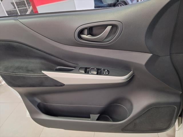 2020 Nissan NP300 2.4 Doble Cabina Se Aa Pack Seg Mt