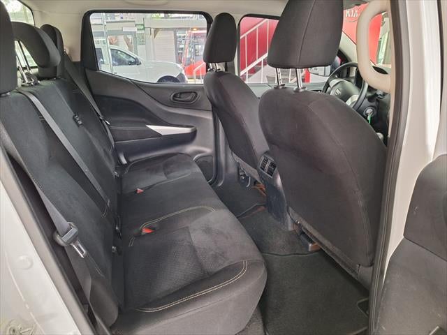 2020 Nissan NP300 2.4 Doble Cabina Se Aa Pack Seg Mt