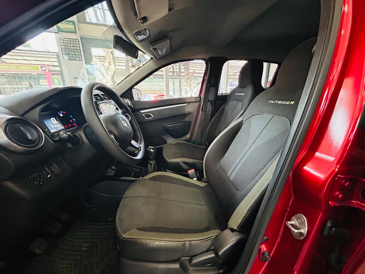 2024 Renault Kwid 1.0 Outsider Mt