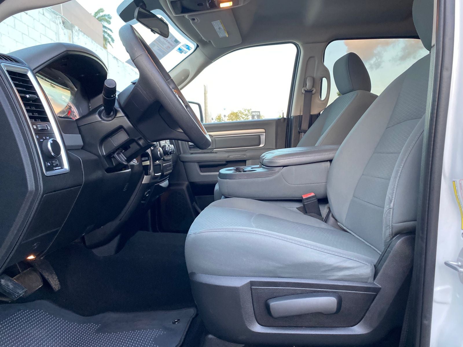 2020 RAM 1500 3.6 V6 Crew Cab SLT At