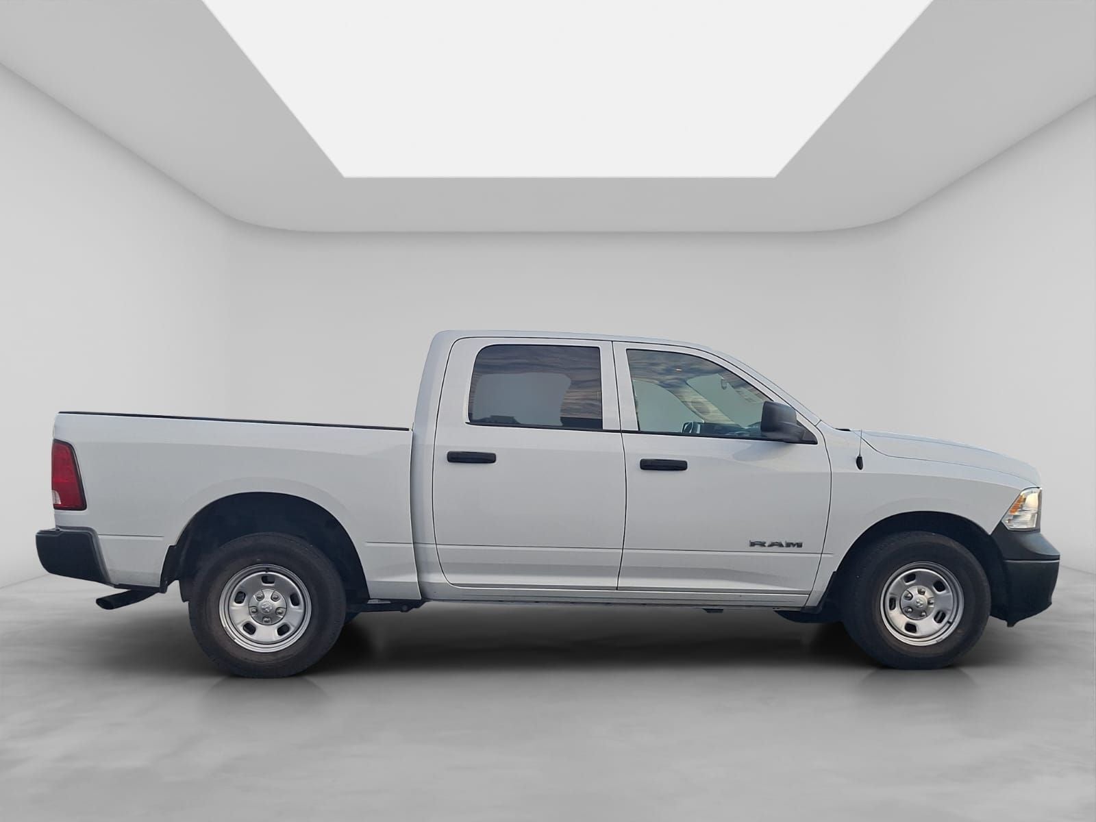 2022 RAM 1500 SLT Trabajo Crew Cab