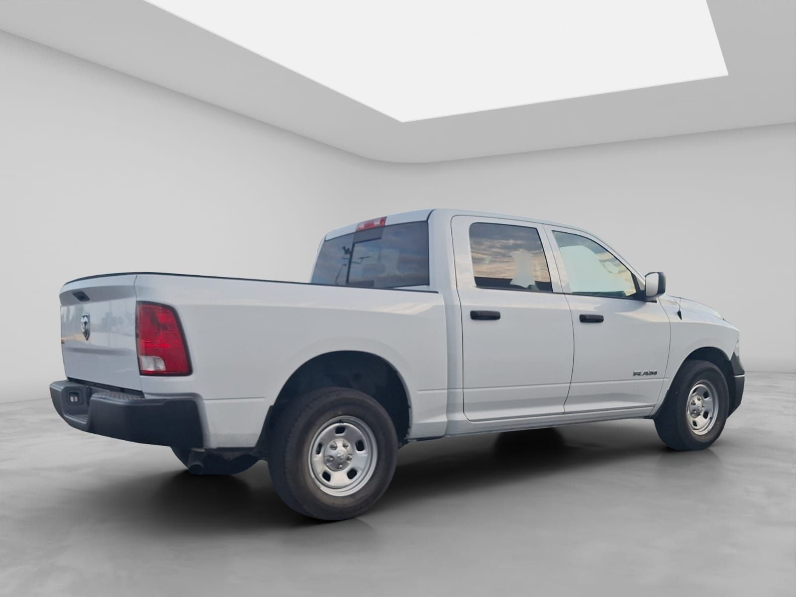 2022 RAM 1500 SLT Trabajo Crew Cab