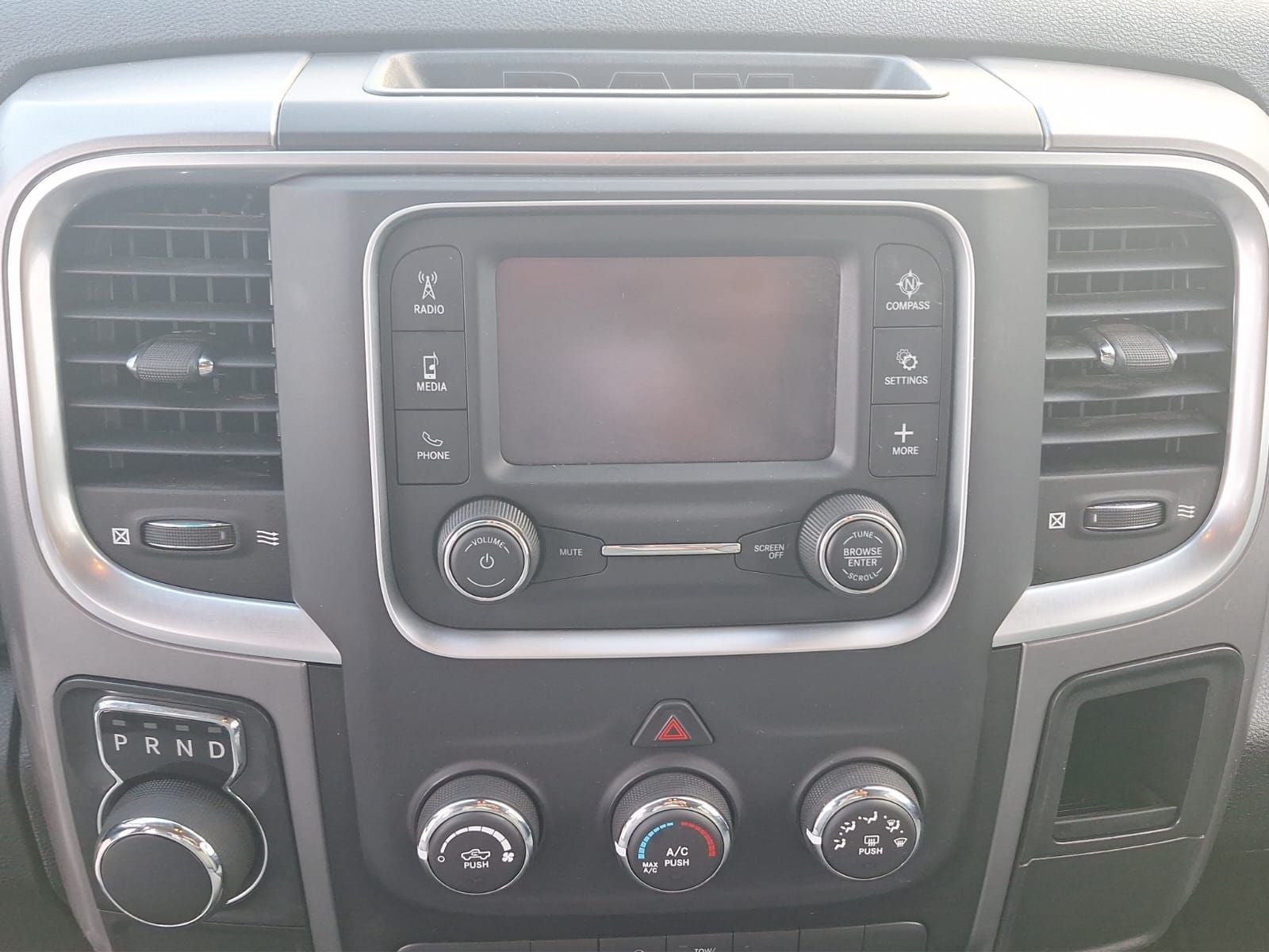 2022 RAM 1500 SLT Trabajo Crew Cab