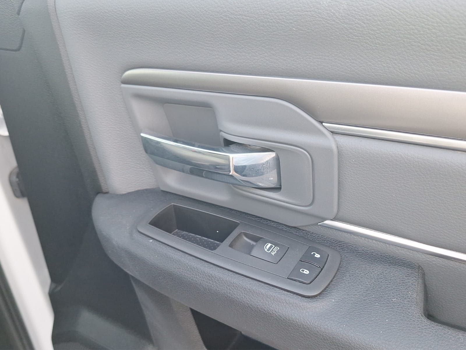 2022 RAM 1500 SLT Trabajo Crew Cab