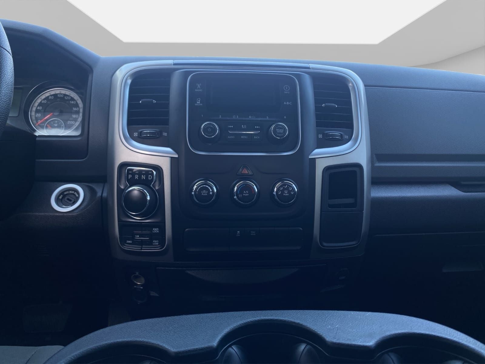 2020 RAM 1500 3.6 V6 Crew Cab SLT At