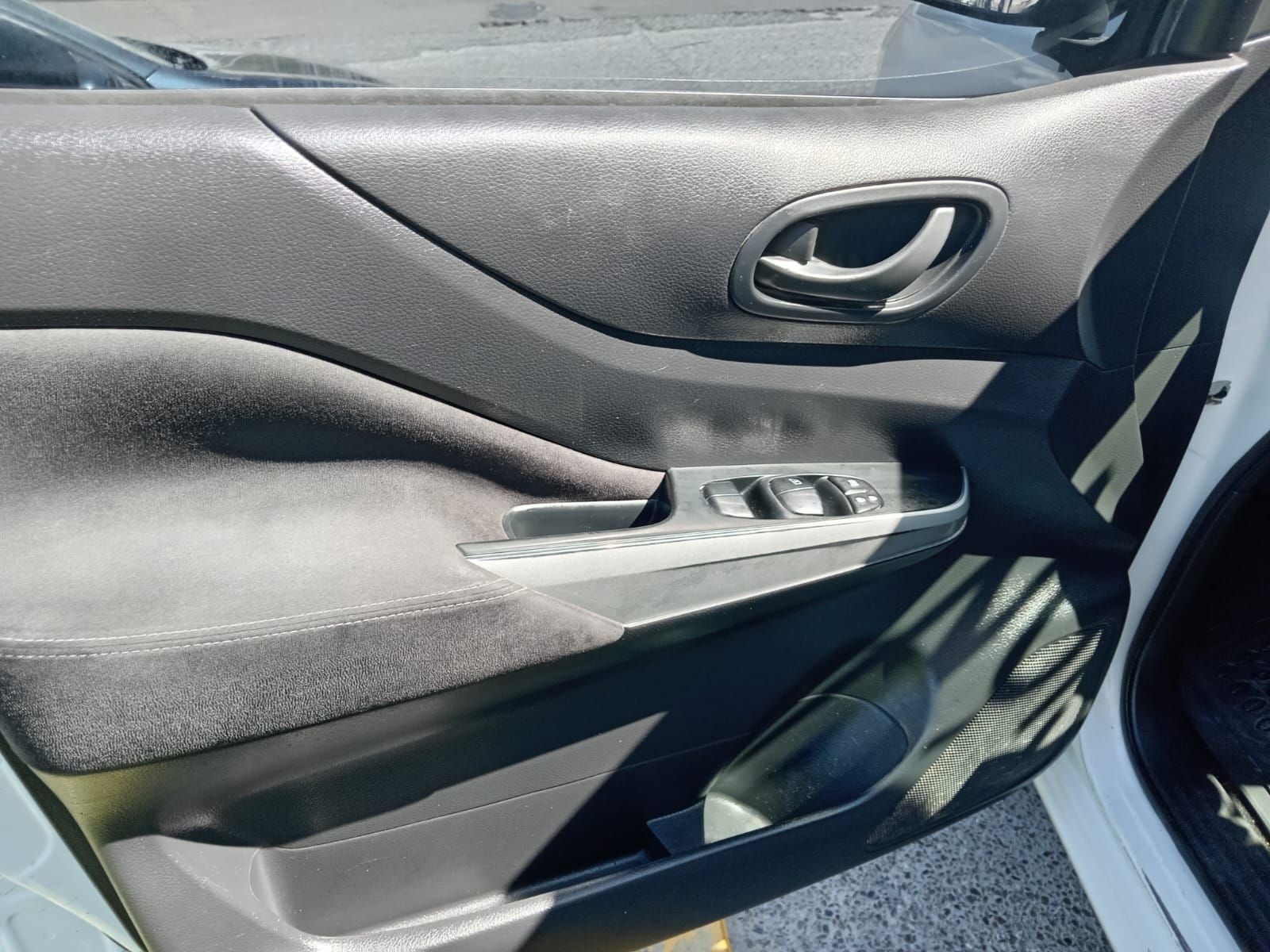 2020 Nissan NP300 2.5 Doble Cabina Se Aa Pack Seg Mt