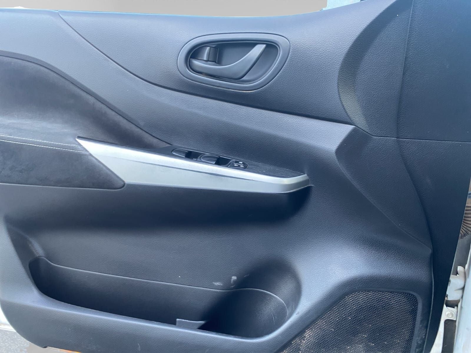 2020 Nissan NP300 2.5 Doble Cabina Se Aa Pack Seg Mt