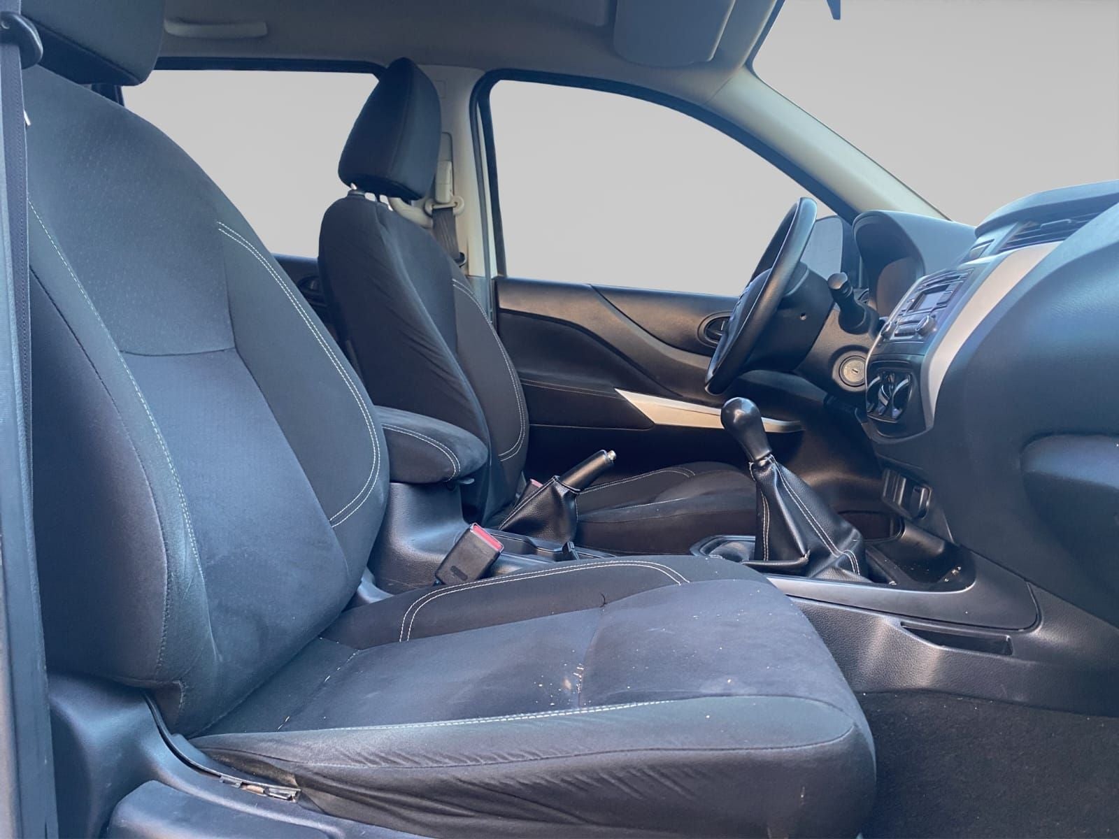 2020 Nissan NP300 2.5 Doble Cabina Se Aa Pack Seg Mt