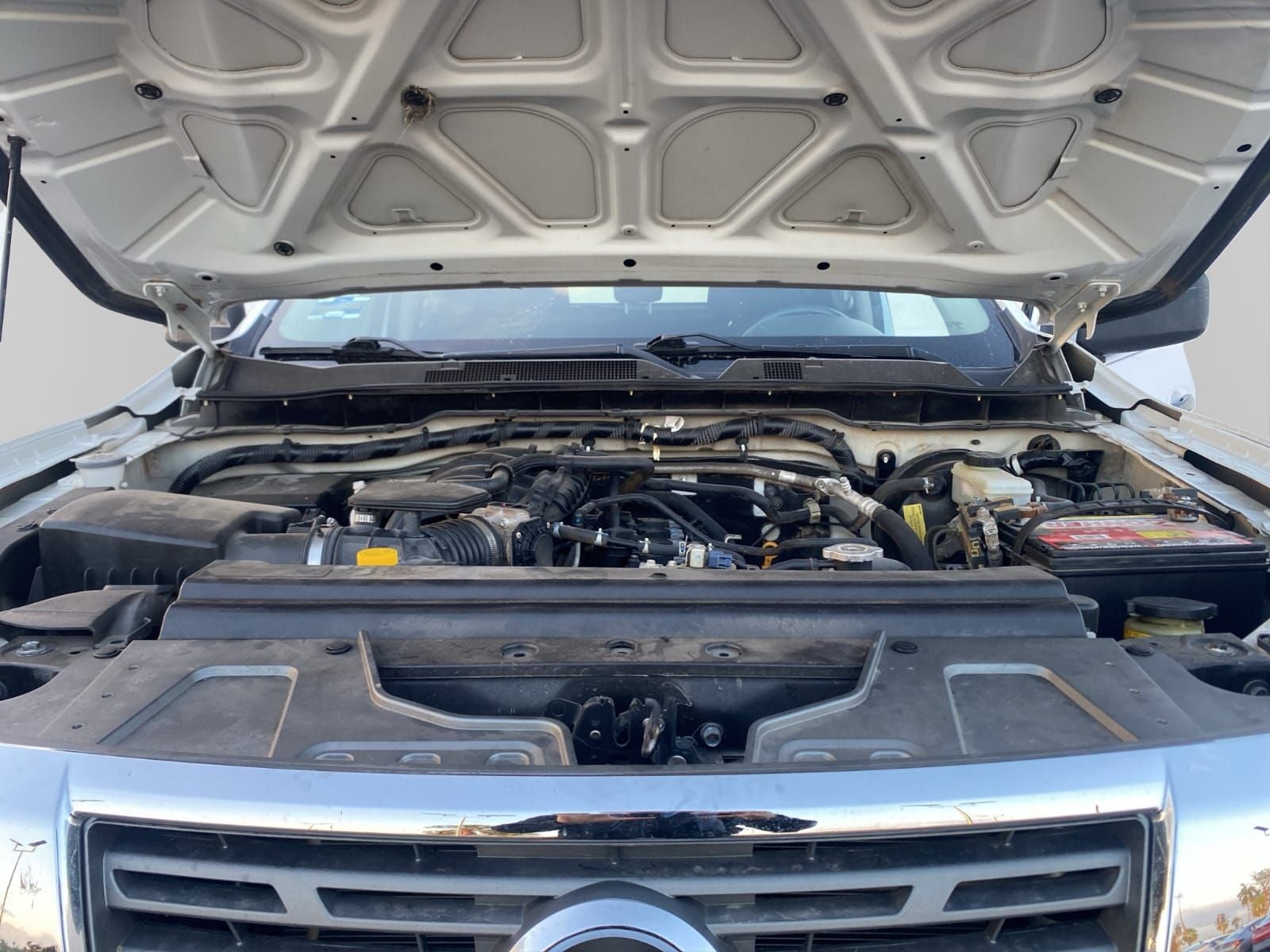 2020 Nissan NP300 2.5 Doble Cabina Se Aa Pack Seg Mt