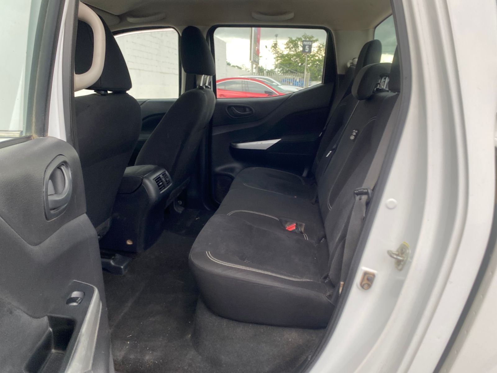 2020 Nissan NP300 2.5 Doble Cabina Se Aa Pack Seg Mt