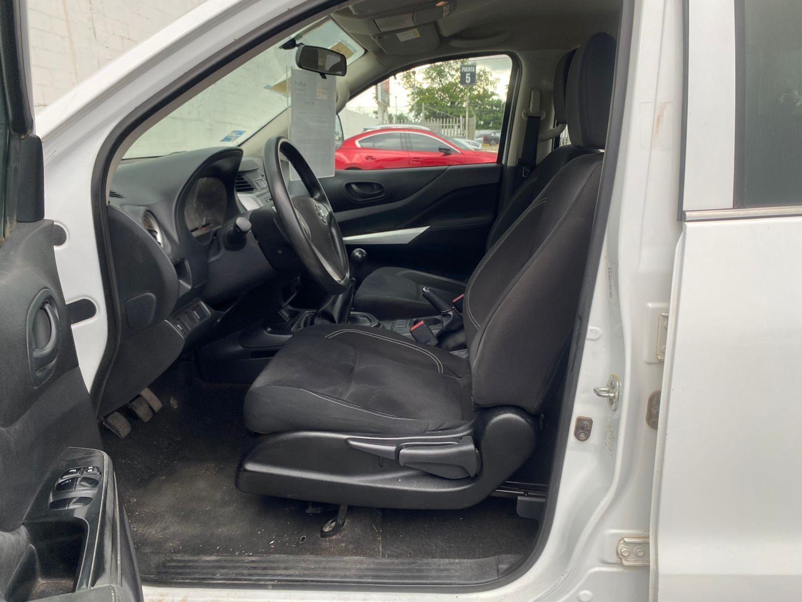 2020 Nissan NP300 2.5 Doble Cabina Se Aa Pack Seg Mt