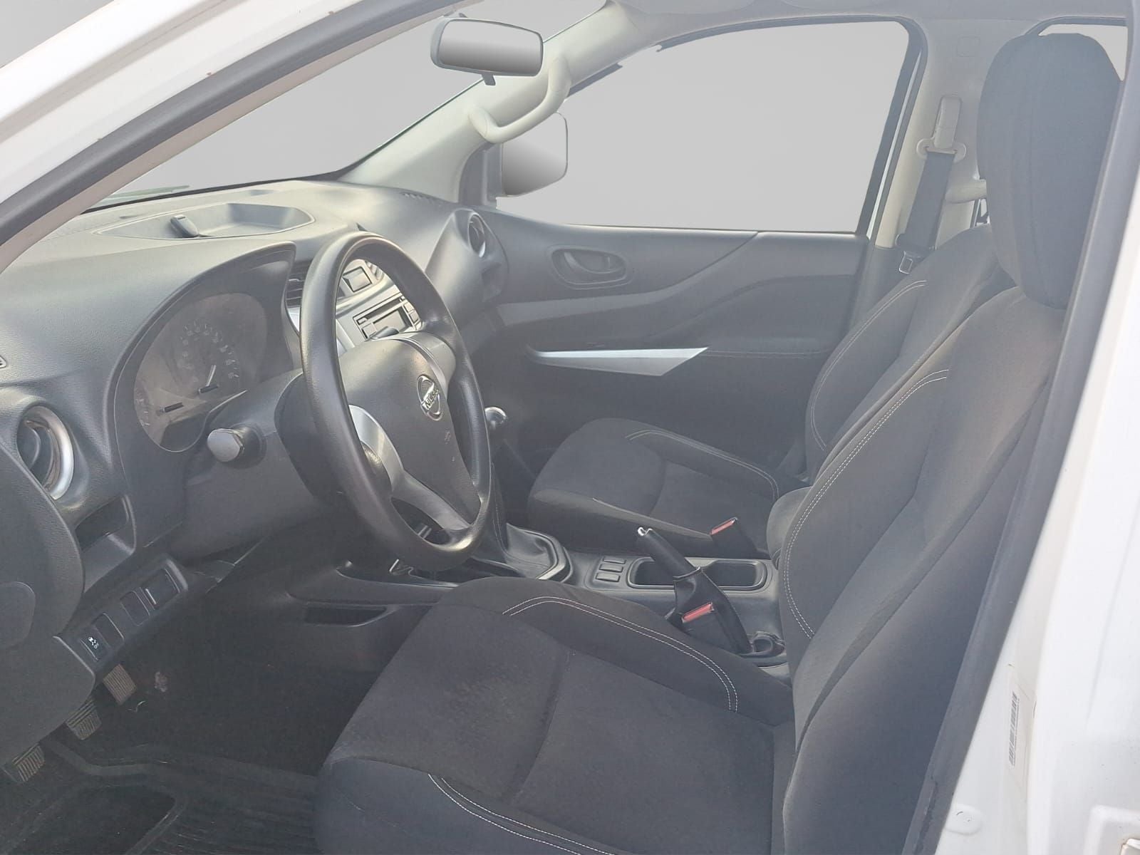 2020 Nissan NP300 2.5 Doble Cabina Se Aa Pack Seg Mt