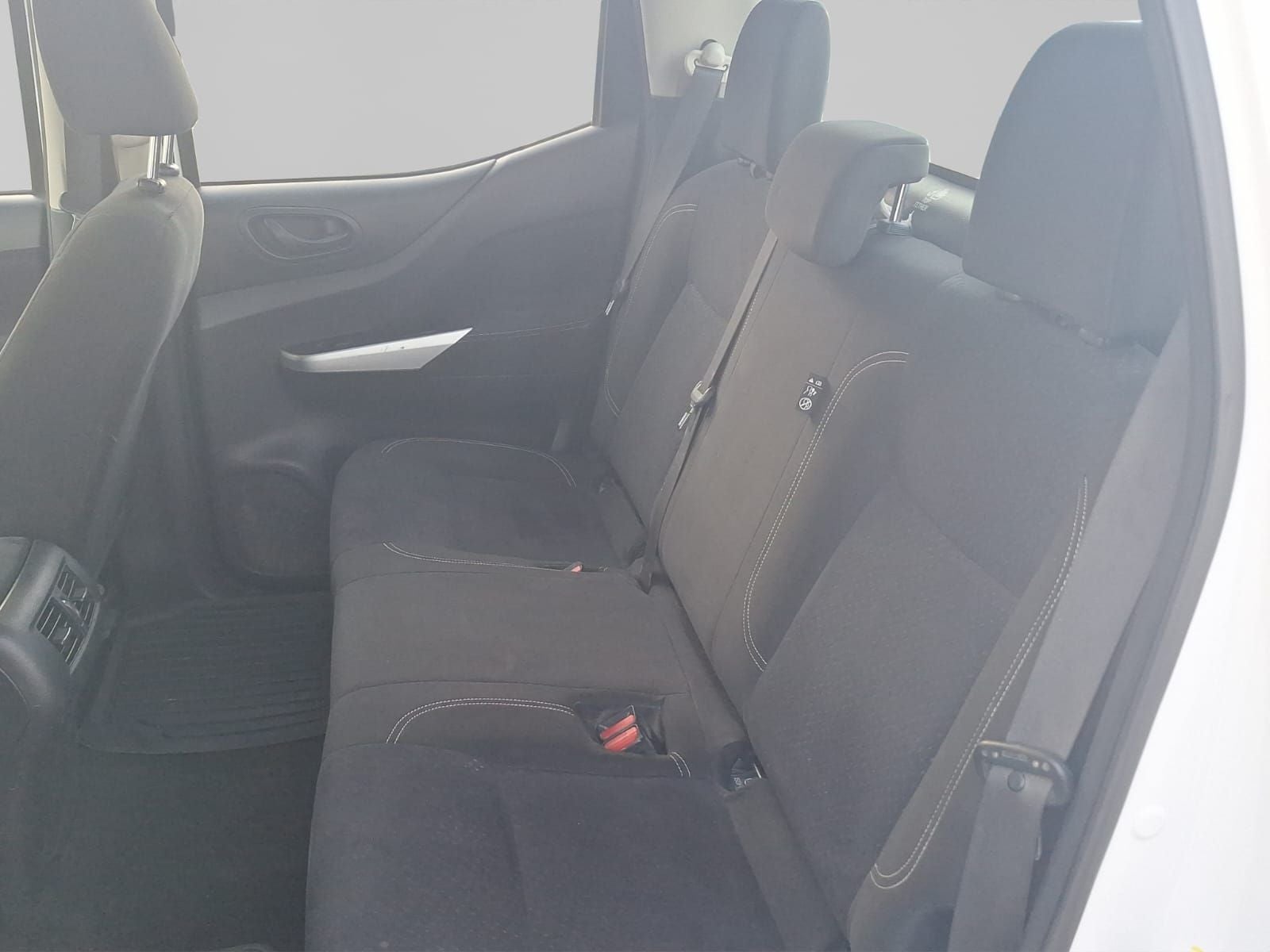 2020 Nissan NP300 2.5 Doble Cabina Se Aa Pack Seg Mt