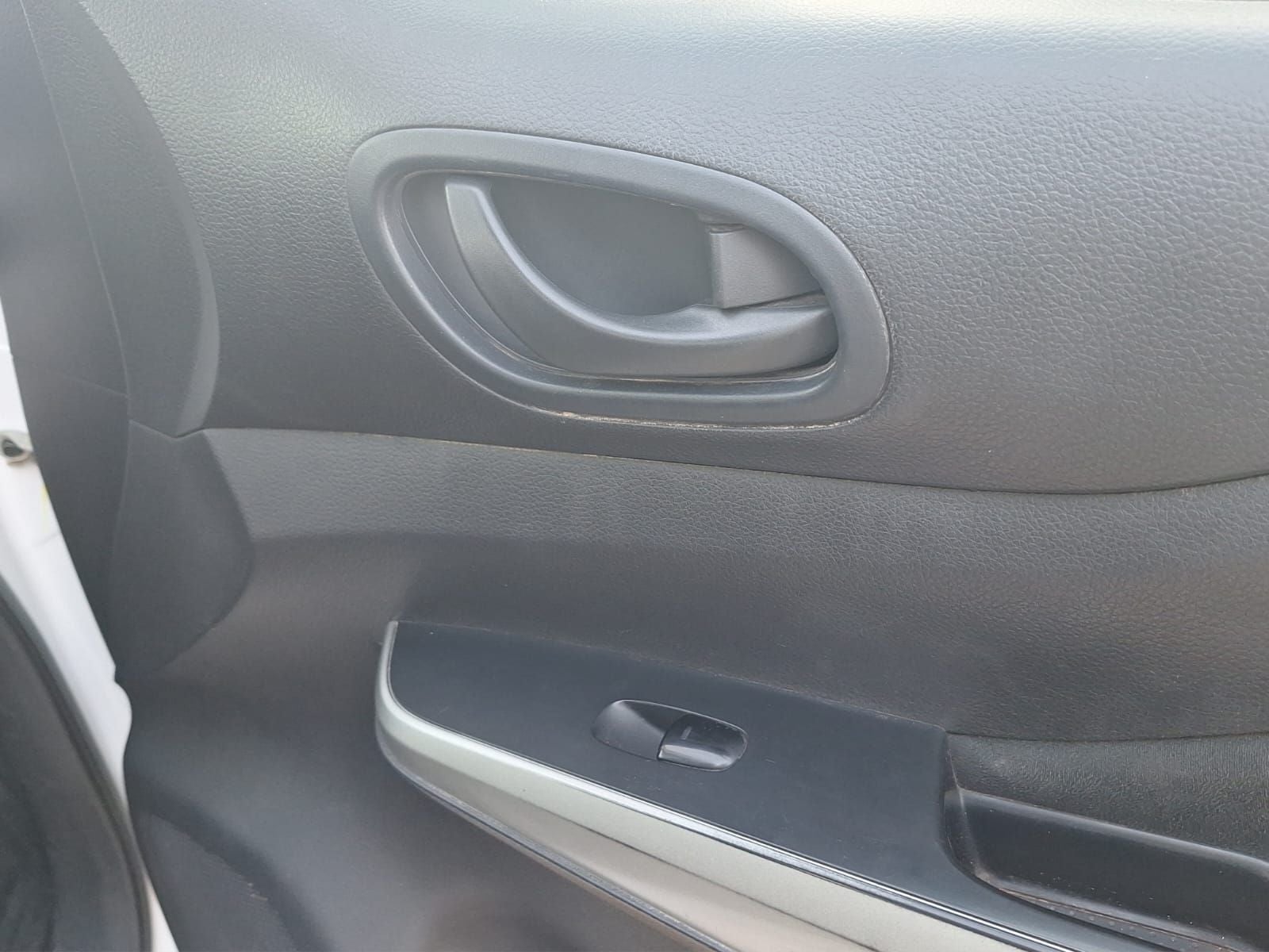 2020 Nissan NP300 2.5 Doble Cabina Se Aa Pack Seg Mt