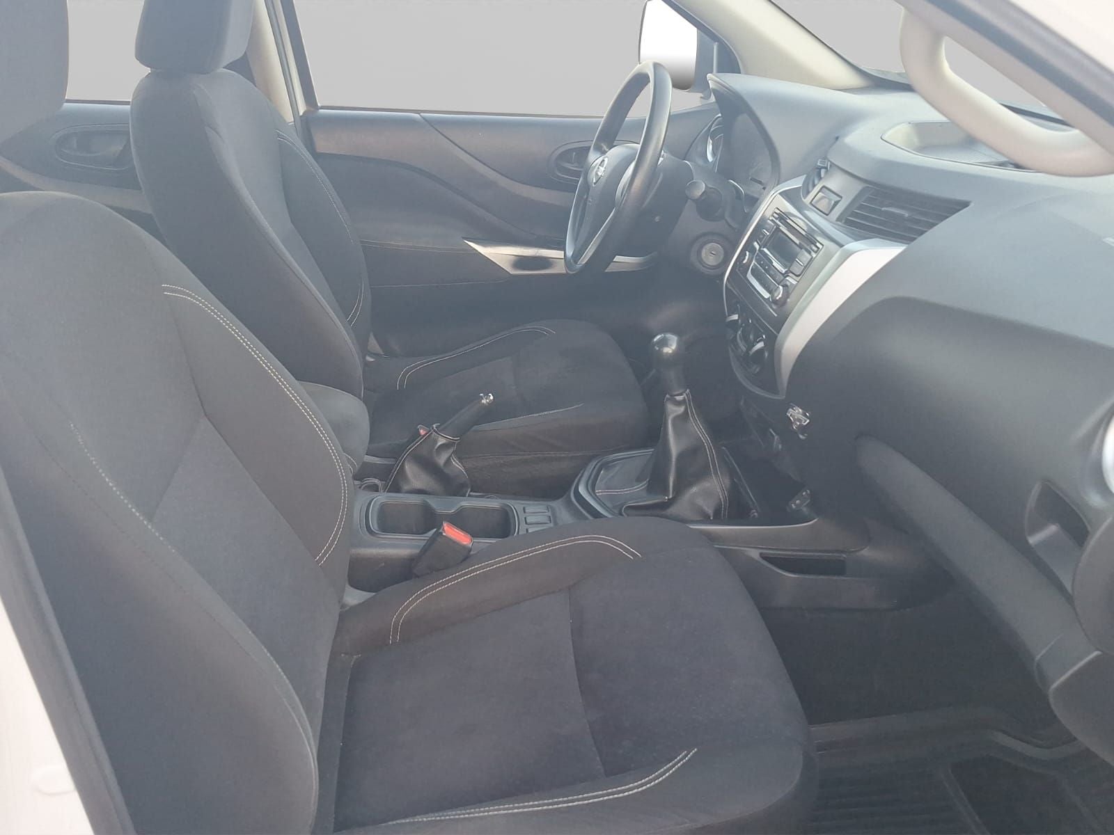 2020 Nissan NP300 2.5 Doble Cabina Se Aa Pack Seg Mt