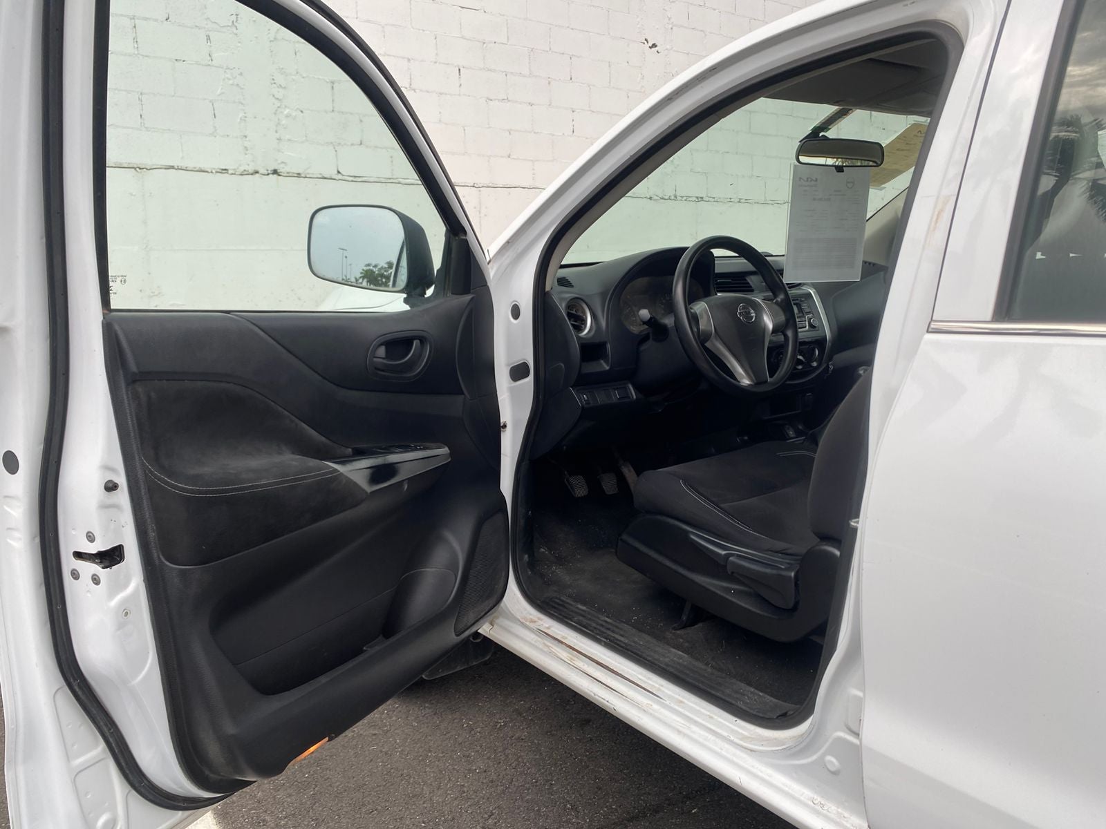 2020 Nissan NP300 2.5 Doble Cabina Se Aa Pack Seg Mt