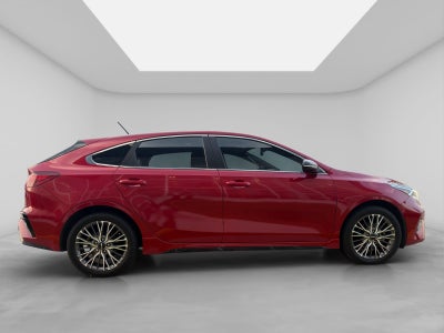 2022 Kia Forte 2.0 GT Line 4p At