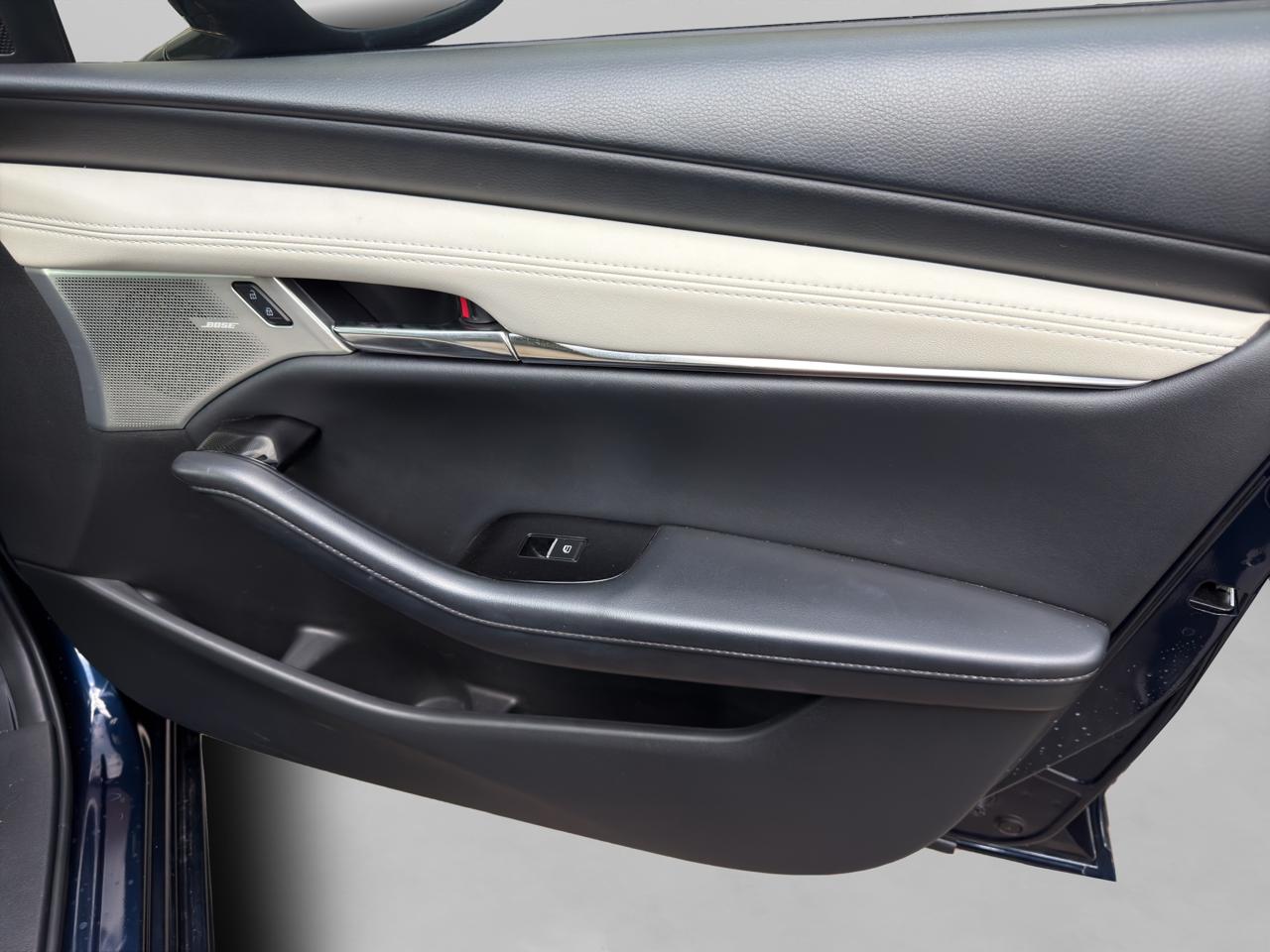 2025 Mazda Mazda 3 2.5 Signature Hb At