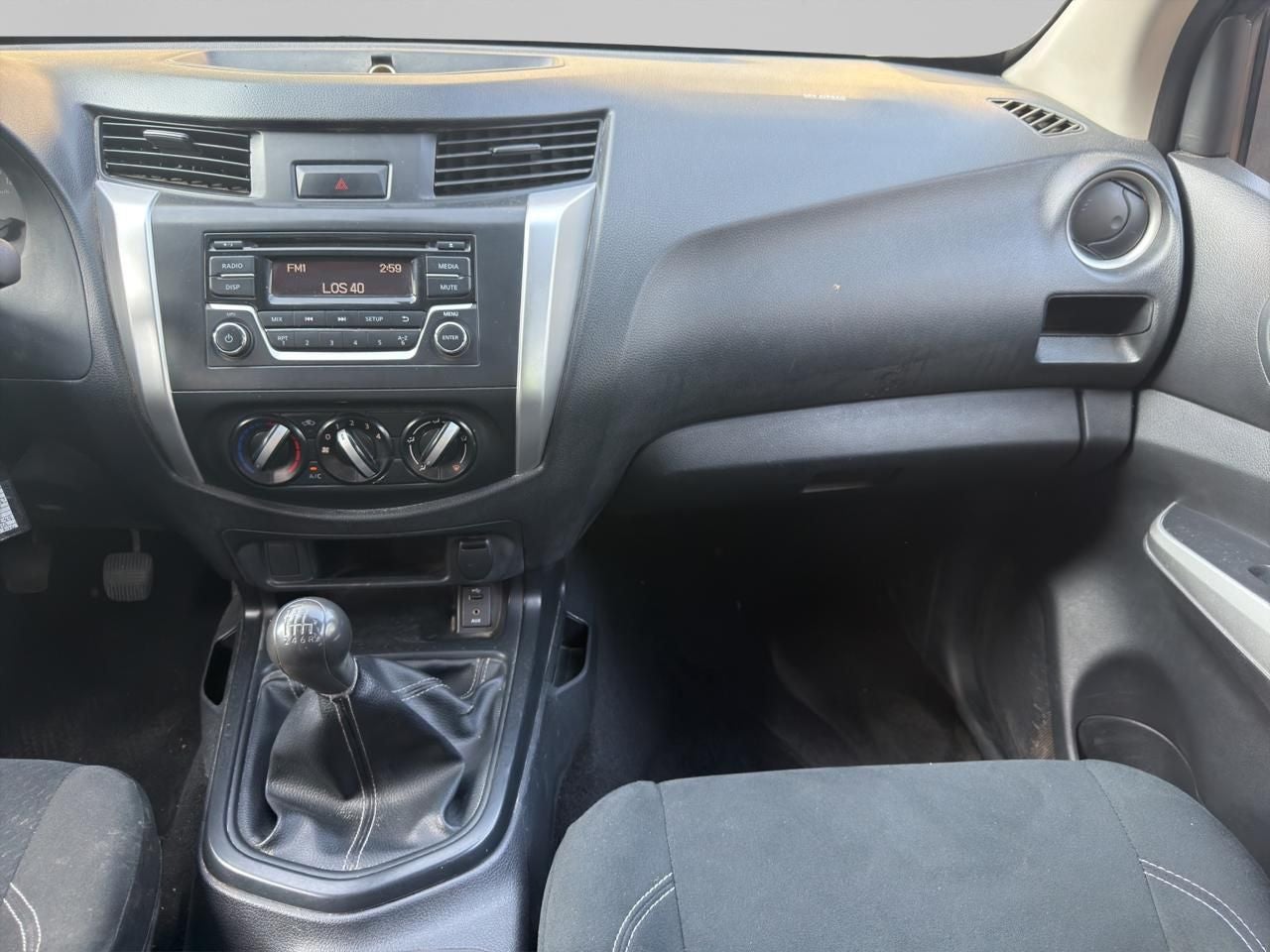 2020 Nissan NP300 Doble Cabina 2.5 SE Paq Seguridad Mt