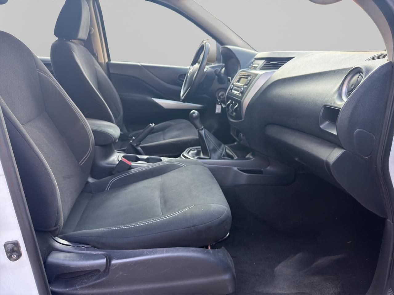 2020 Nissan NP300 Doble Cabina 2.5 SE Paq Seguridad Mt