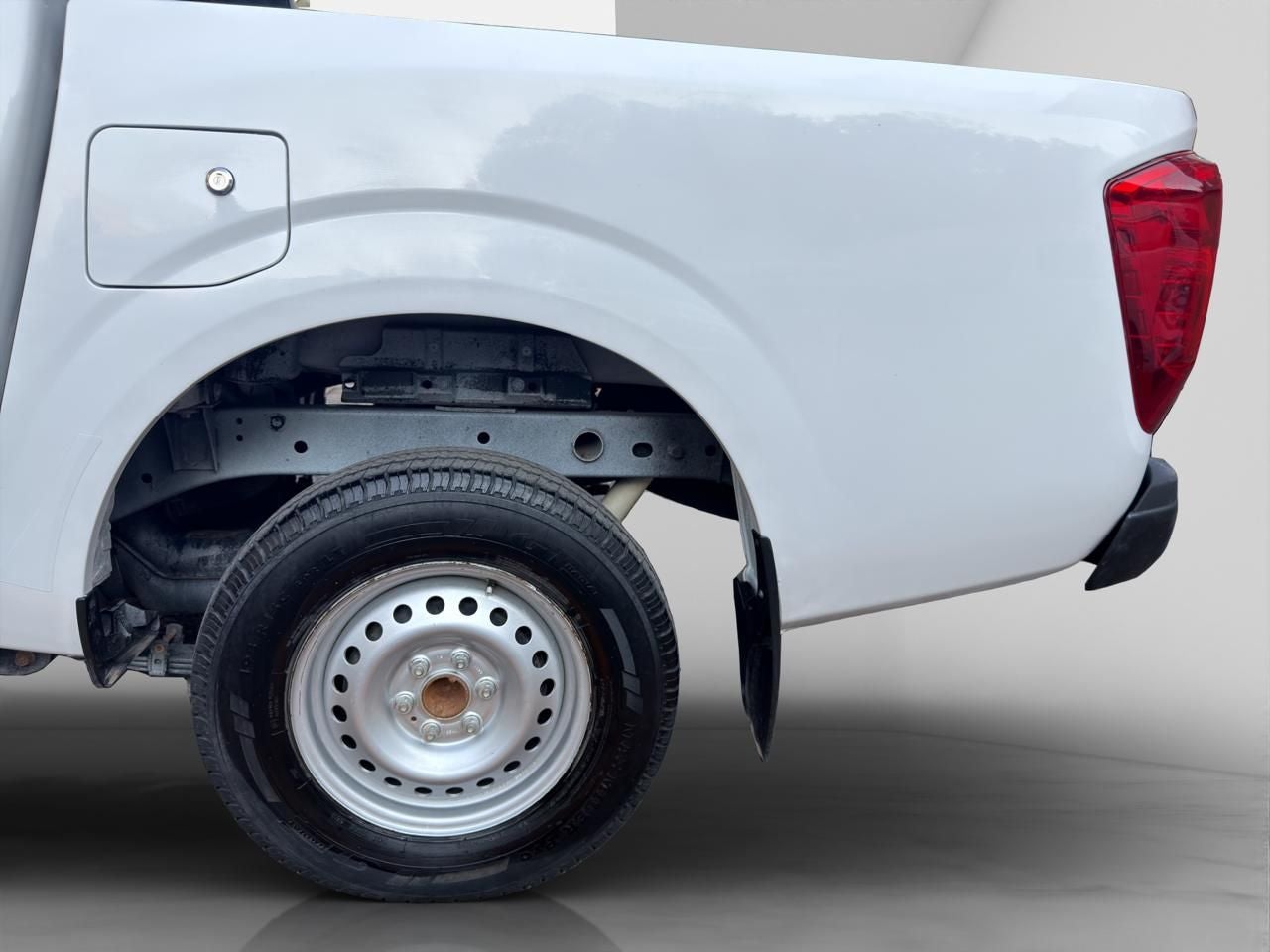 2020 Nissan NP300 Doble Cabina 2.5 SE Paq Seguridad Mt