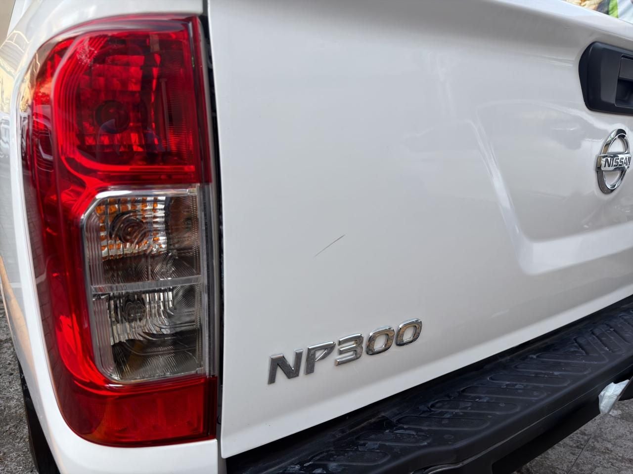 2020 Nissan NP300 Doble Cabina 2.5 SE Paq Seguridad Mt