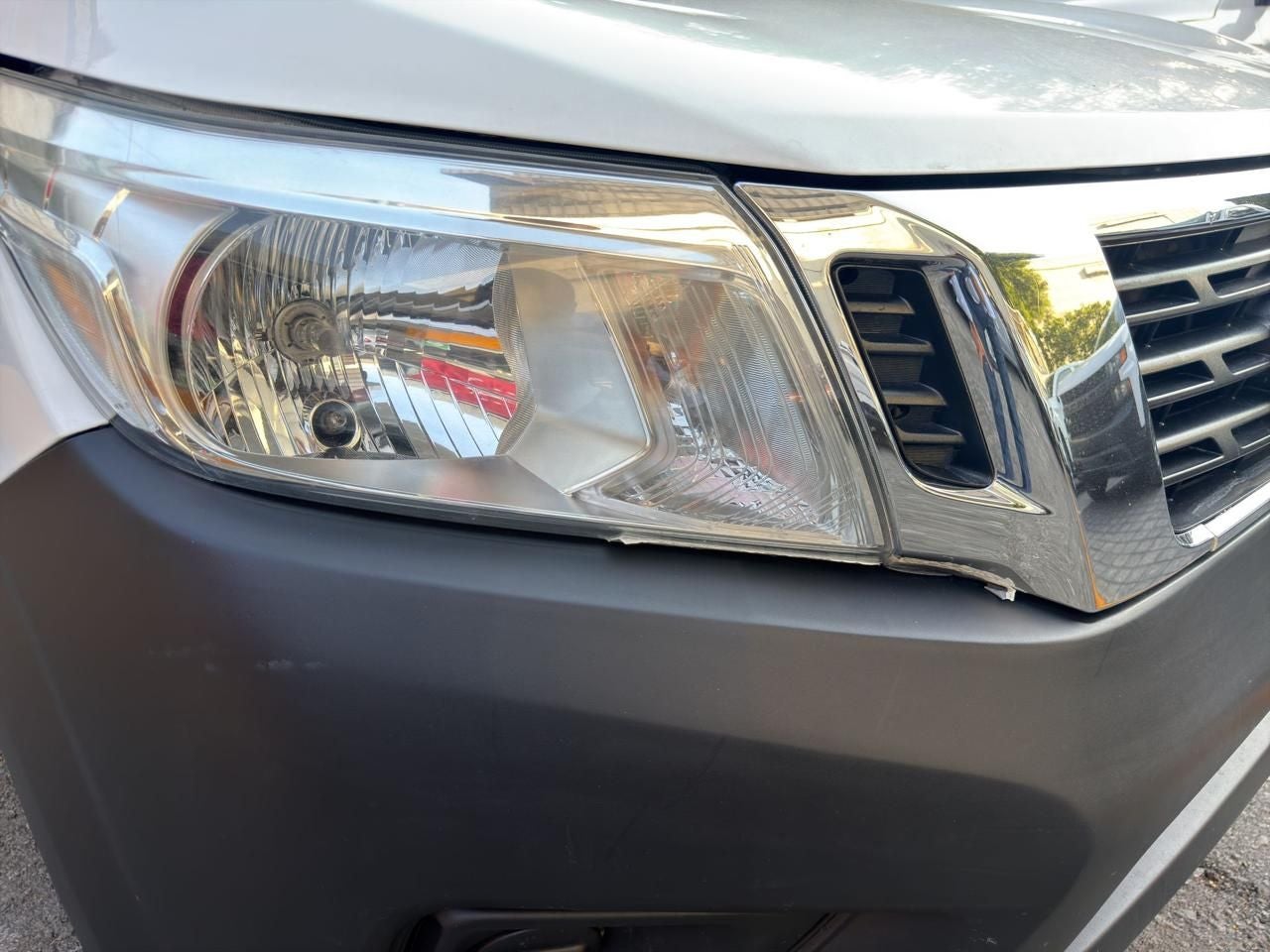 2020 Nissan NP300 Doble Cabina 2.5 SE Paq Seguridad Mt