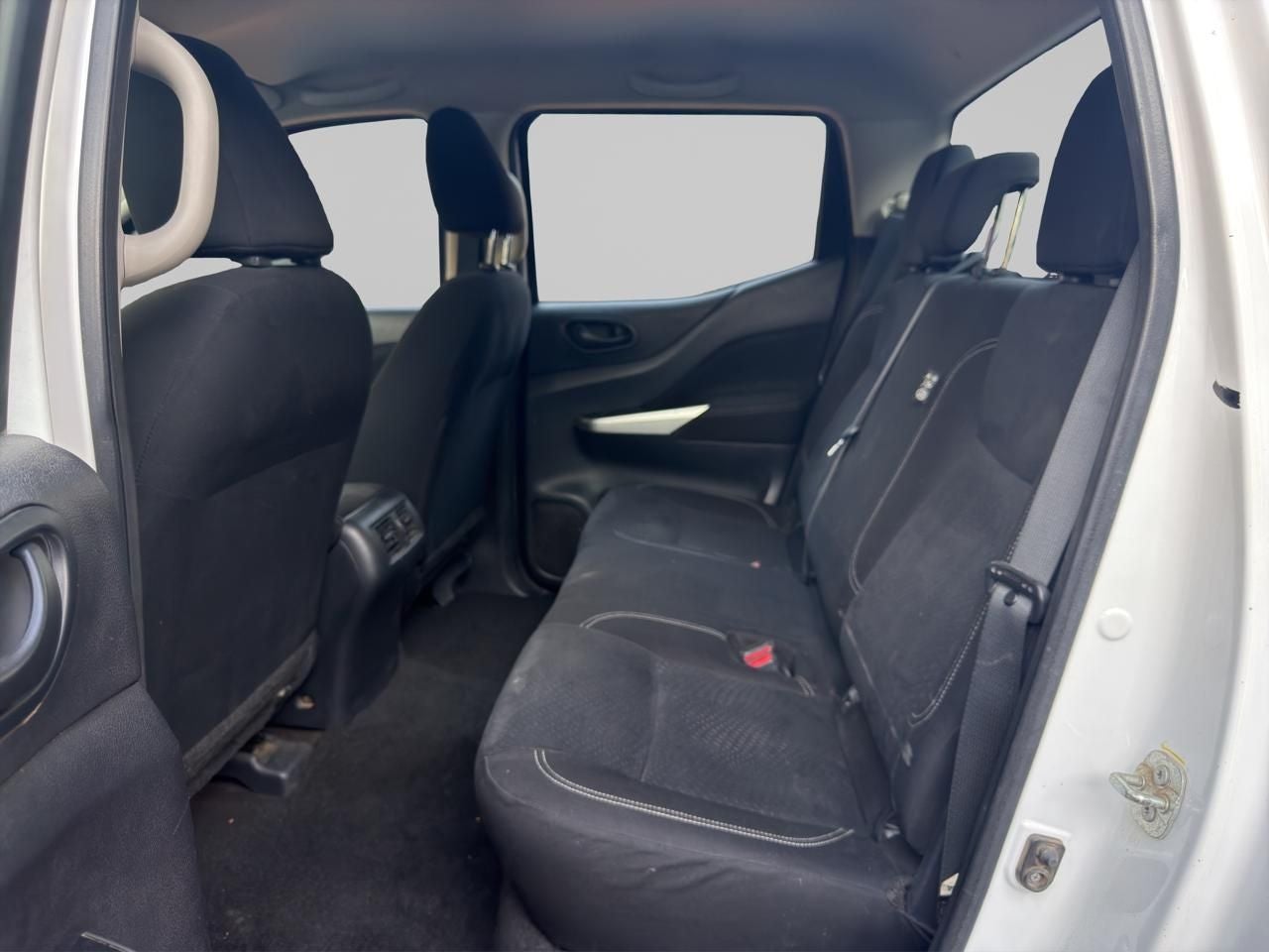 2020 Nissan NP300 Doble Cabina 2.5 SE Paq Seguridad Mt