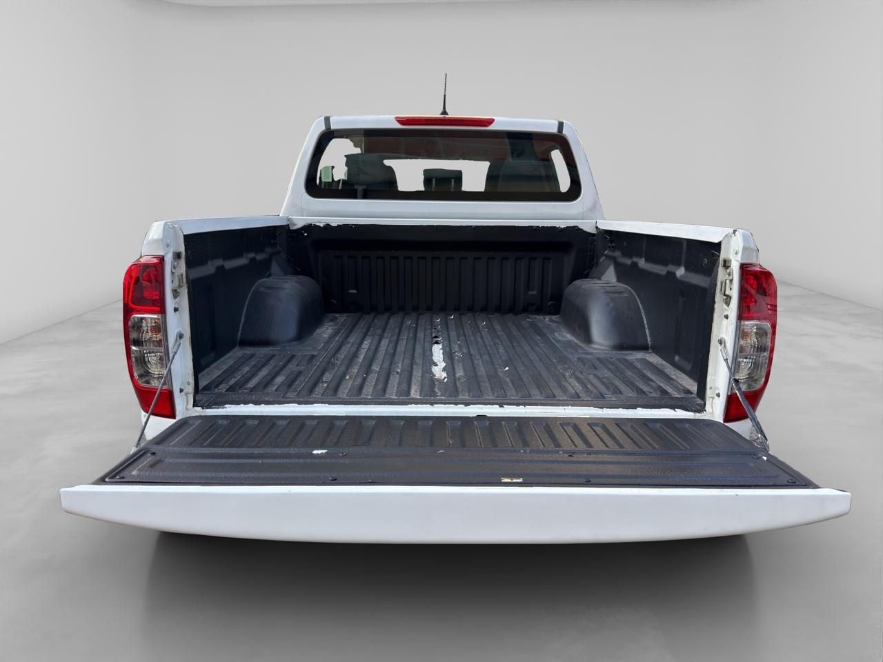 2020 Nissan NP300 Doble Cabina 2.5 SE Paq Seguridad Mt