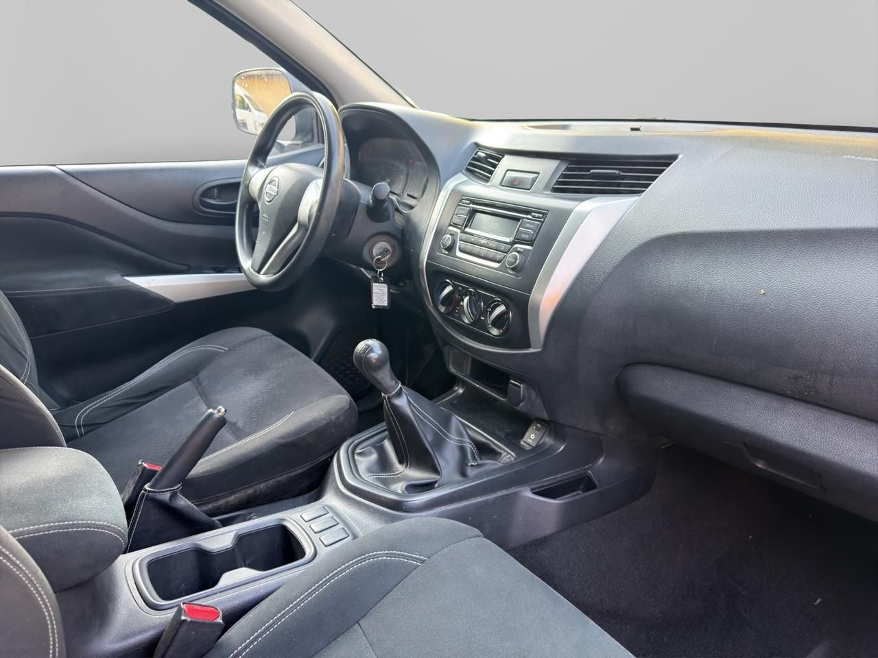 2020 Nissan NP300 Doble Cabina 2.5 SE Paq Seguridad Mt