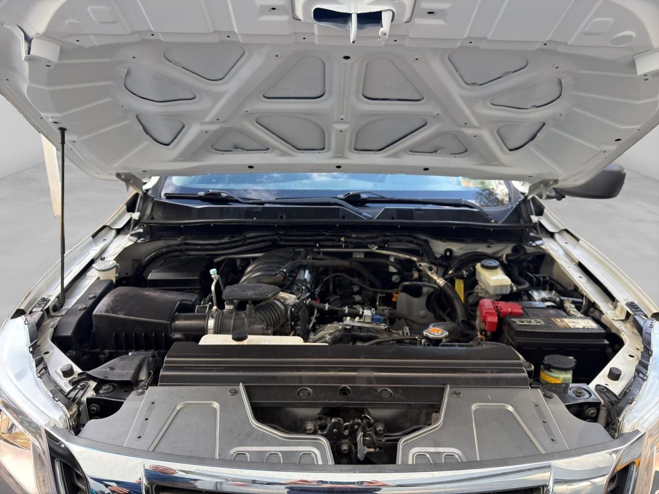 2020 Nissan NP300 Doble Cabina 2.5 SE Paq Seguridad Mt