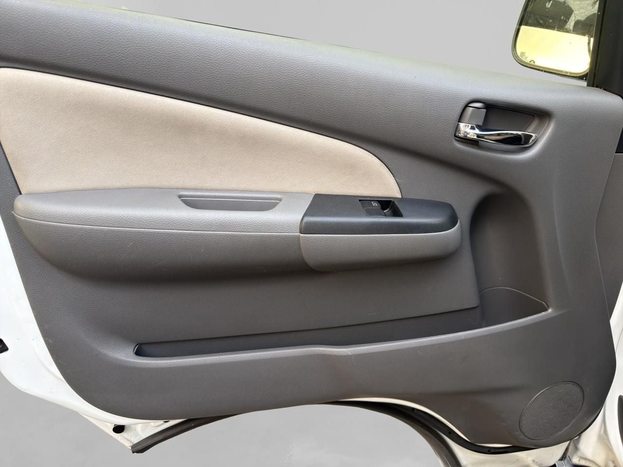 2023 Nissan Urvan 2.5 14 Pasajeros Amplia AA Mt