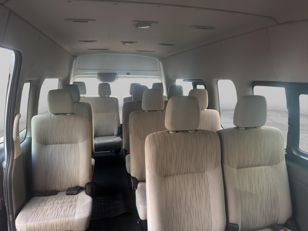 2023 Nissan Urvan 2.5 14 Pasajeros Amplia AA Mt