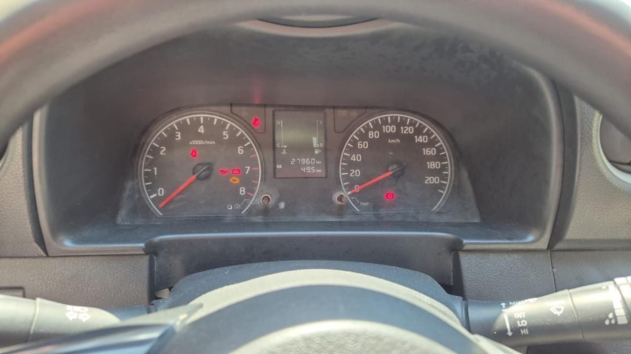 2023 Nissan Urvan 2.5 14 Pasajeros Amplia AA Mt