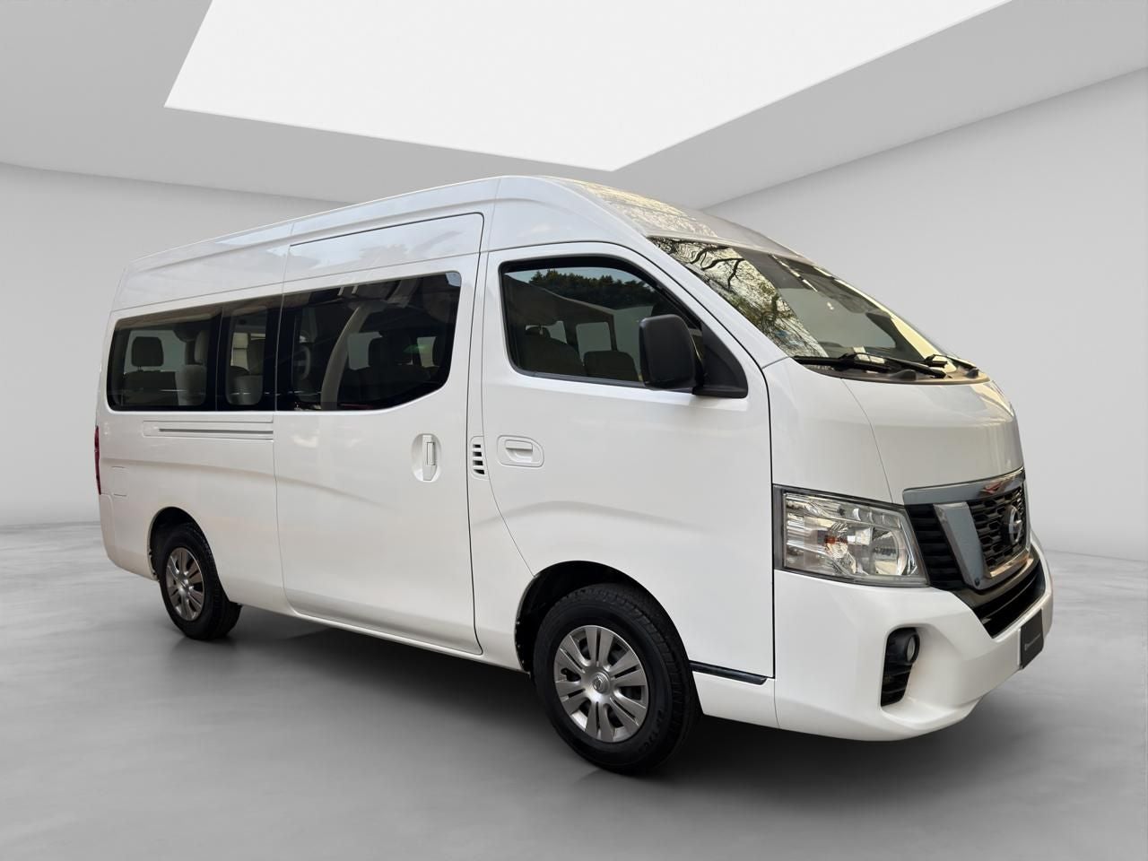 2023 Nissan Urvan 2.5 14 Pasajeros Amplia AA Mt