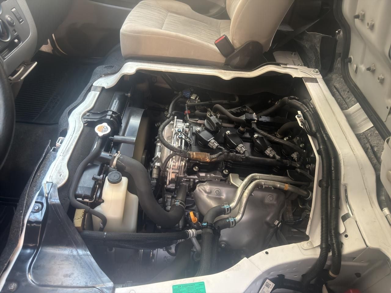 2023 Nissan Urvan 2.5 14 Pasajeros Amplia AA Mt