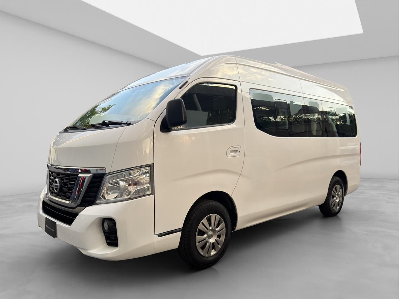 2023 Nissan Urvan 2.5 14 Pasajeros Amplia AA Mt