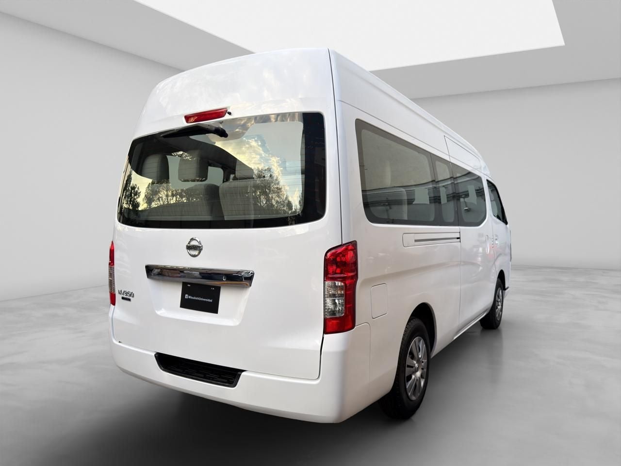 2023 Nissan Urvan 2.5 14 Pasajeros Amplia AA Mt