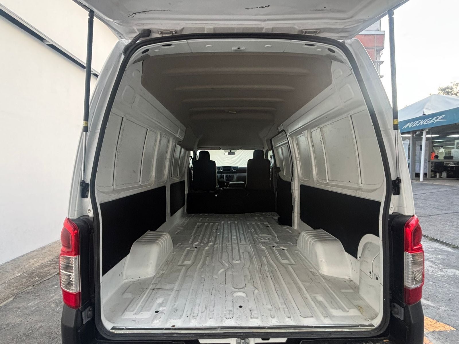 2022 Nissan Urvan 2.5 Panel Ventanas Amplia Paquete Seguridad Mt