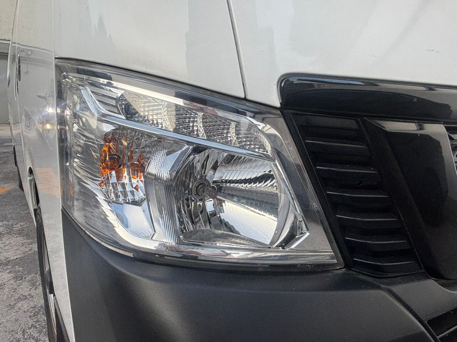 2022 Nissan Urvan 2.5 Panel Ventanas Amplia Paquete Seguridad Mt