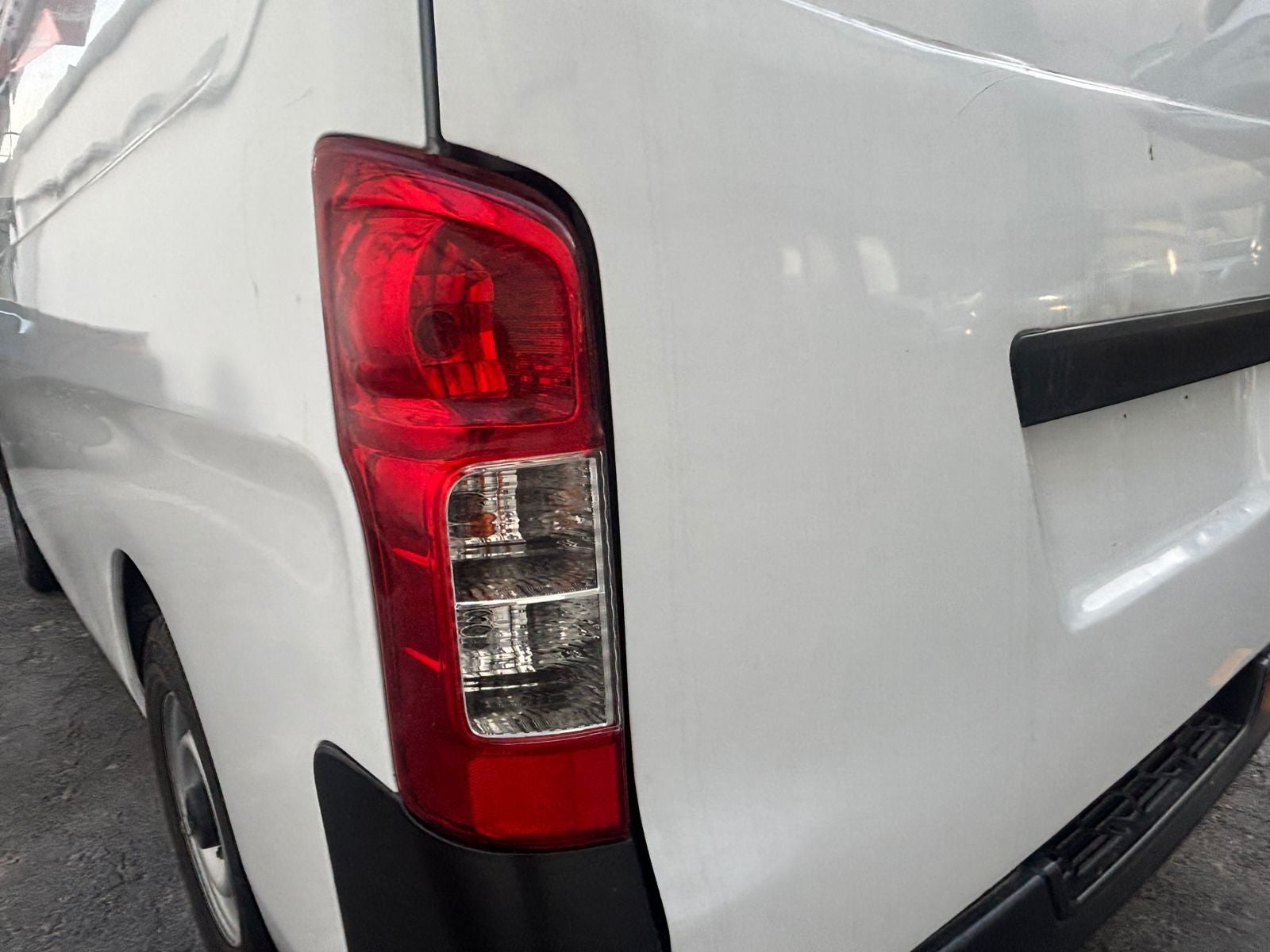 2022 Nissan Urvan 2.5 Panel Ventanas Amplia Paquete Seguridad Mt