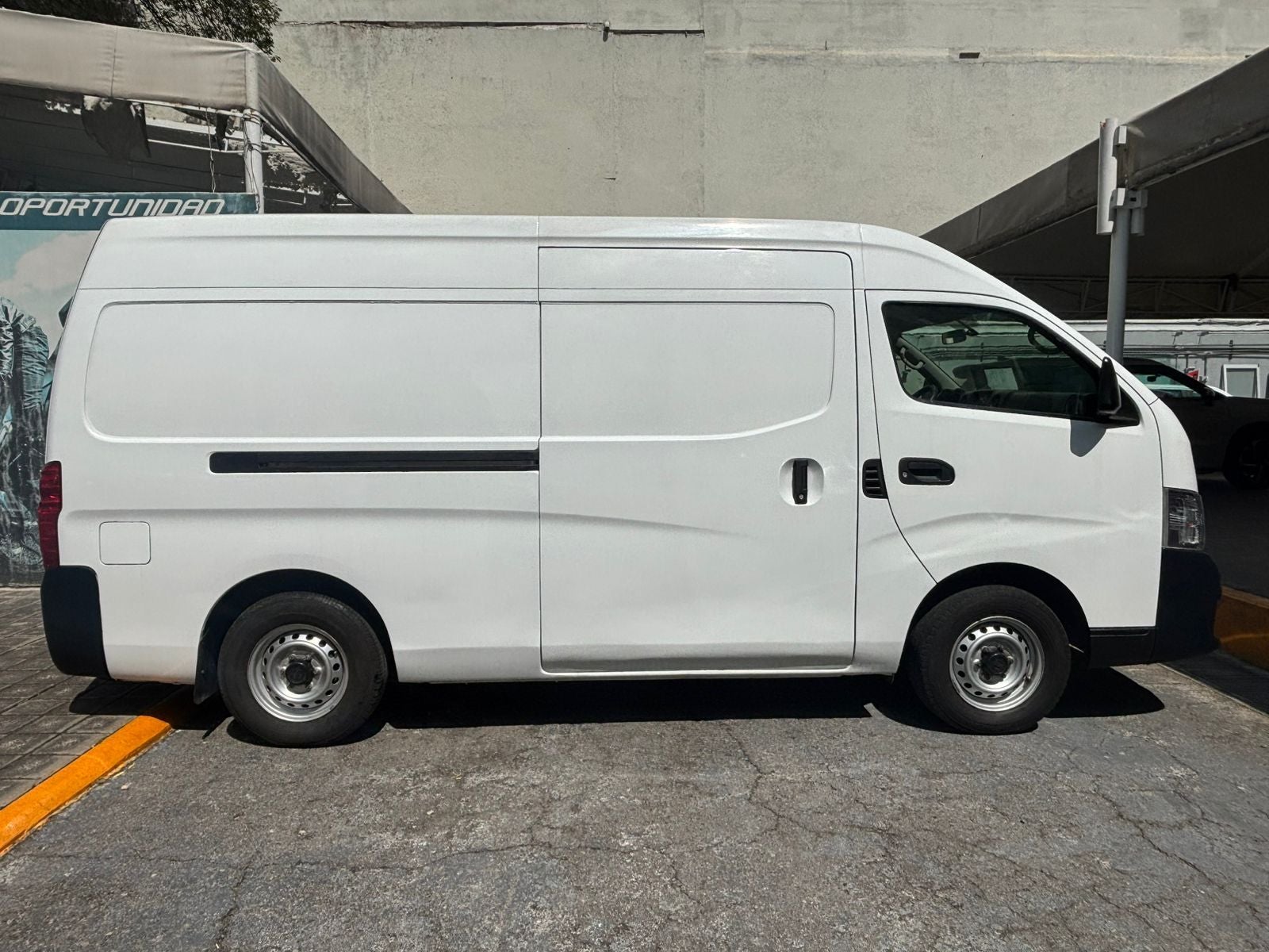 2022 Nissan Urvan 2.5 Panel Ventanas Amplia Paquete Seguridad Mt