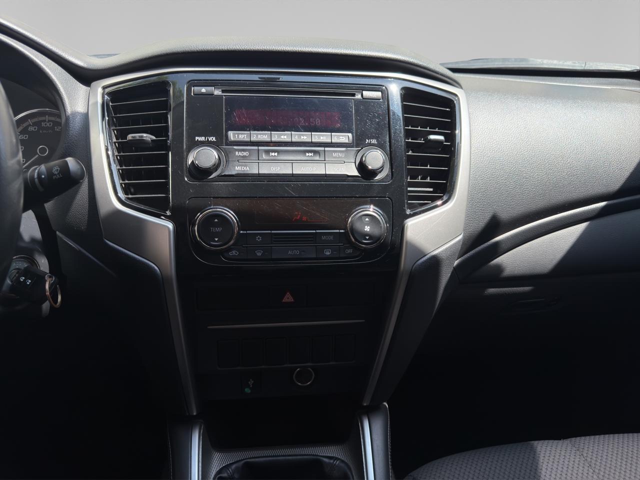 2023 Mitsubishi L200 2.4 Glx Cabina Doble 4x2 Mt