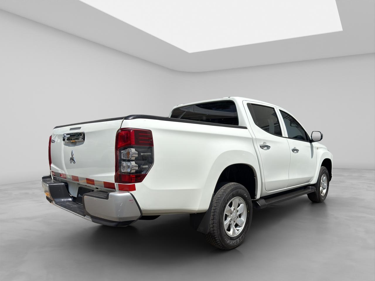 2023 Mitsubishi L200 2.4 Glx Cabina Doble 4x2 Mt
