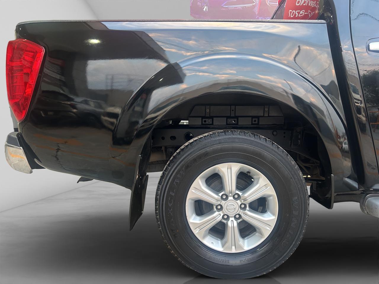 2019 Nissan NP300 Frontier 2.5 LE Ac Doble Cabina Mt