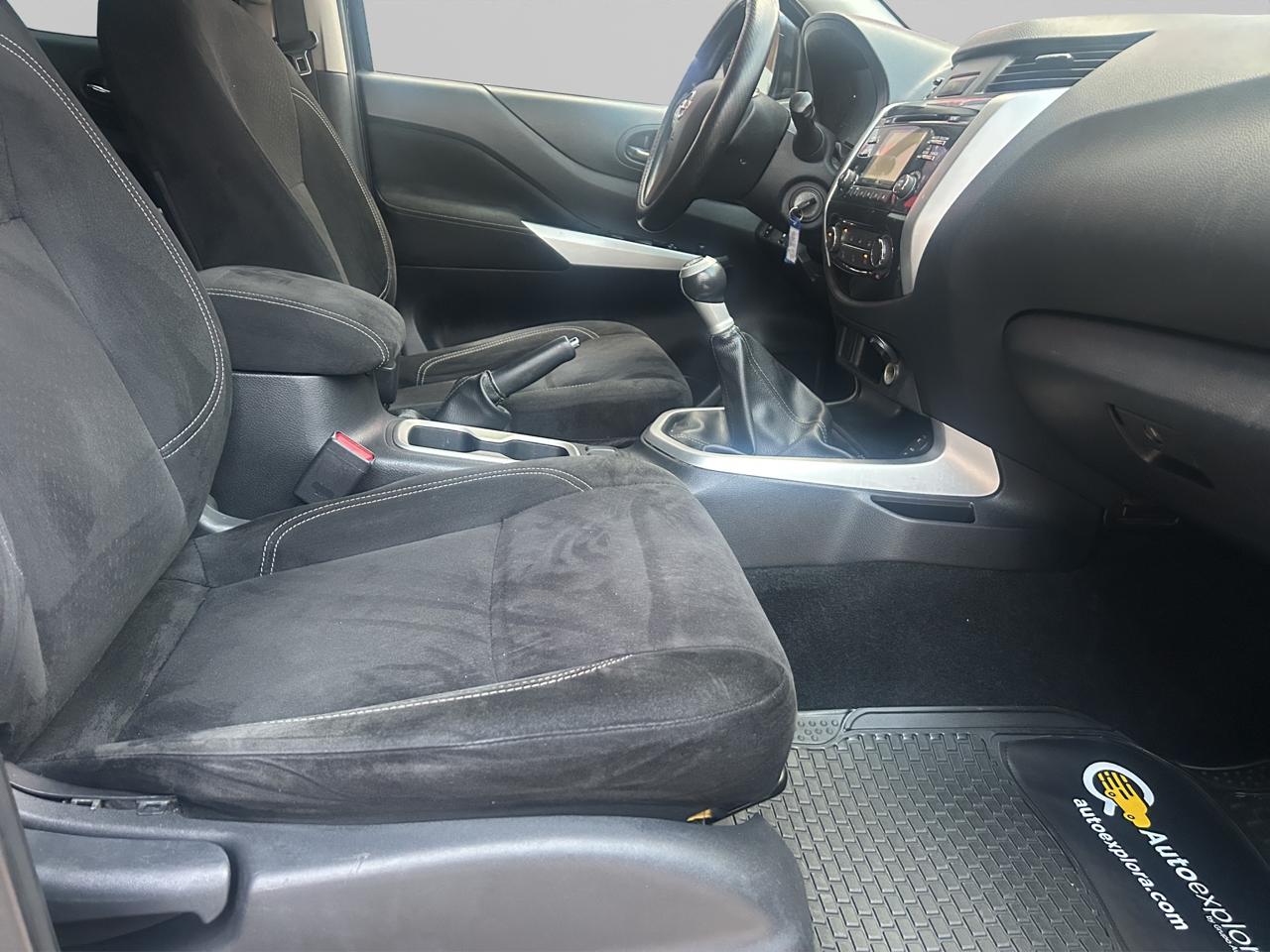 2019 Nissan NP300 Frontier 2.5 LE Ac Doble Cabina Mt