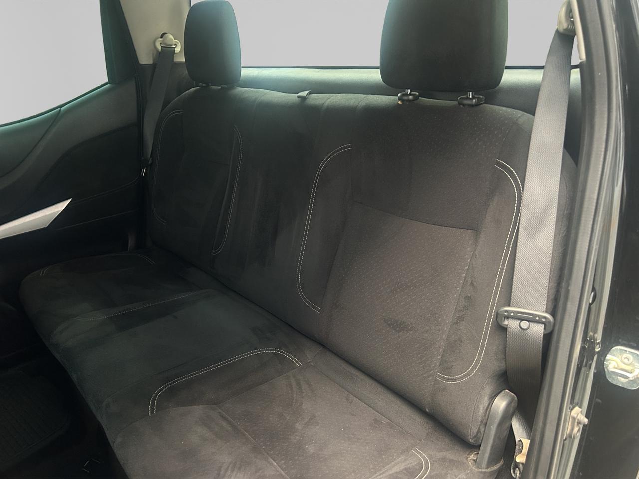 2019 Nissan NP300 Frontier 2.5 LE Ac Doble Cabina Mt