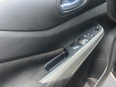 2019 Nissan NP300 Frontier 2.5 LE Ac Doble Cabina Mt