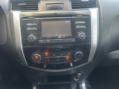2019 Nissan NP300 Frontier 2.5 LE Ac Doble Cabina Mt