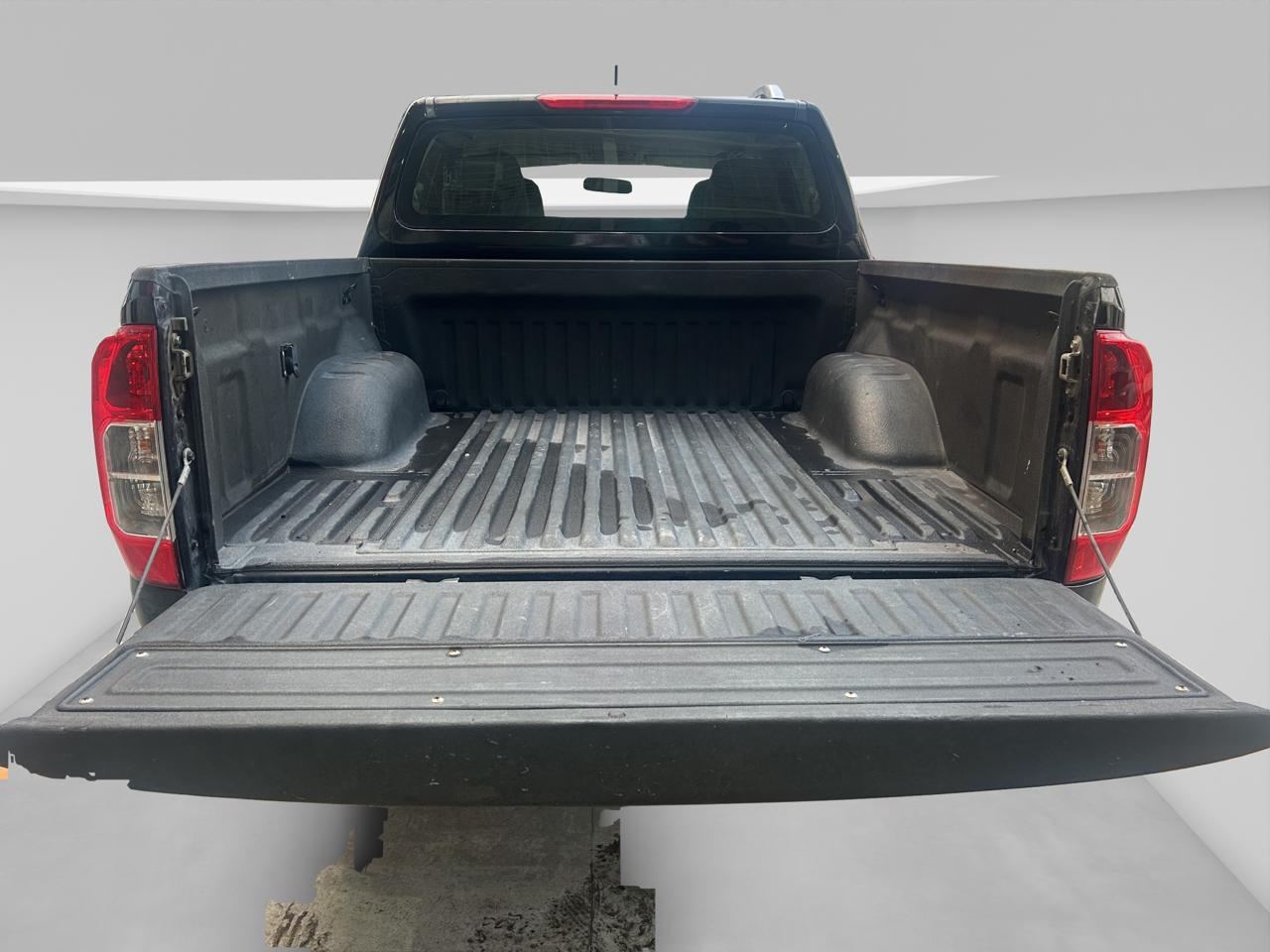 2019 Nissan NP300 Frontier 2.5 LE Ac Doble Cabina Mt